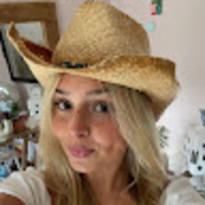 Meet your Posher, Abby